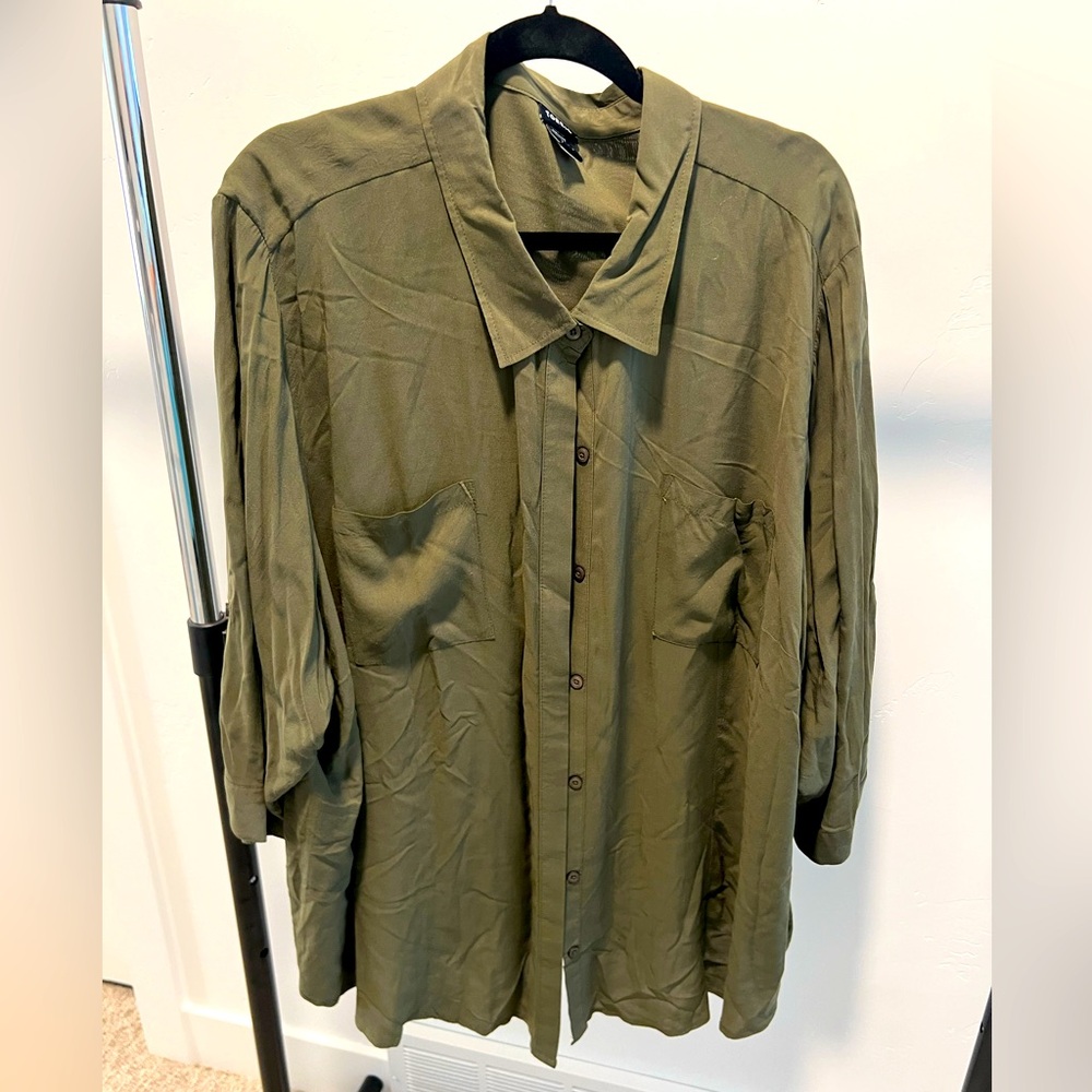Torrid Size 5 Olive Green blouse.
